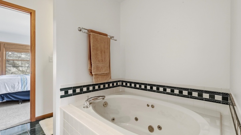 42 Shorewood, GALENA, Illinois 61036, 4 Bedrooms Bedrooms, ,3 BathroomsBathrooms,House,For Sale,Shorewood,202601752