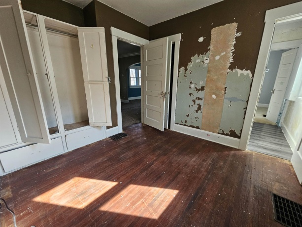 915 Van Wie, ROCKFORD, Illinois 61103, 3 Bedrooms Bedrooms, ,2 BathroomsBathrooms,House,For Sale,Van Wie,202601753