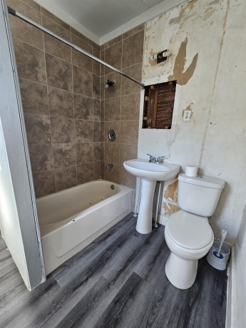 915 Van Wie, ROCKFORD, Illinois 61103, 3 Bedrooms Bedrooms, ,2 BathroomsBathrooms,House,For Sale,Van Wie,202601753