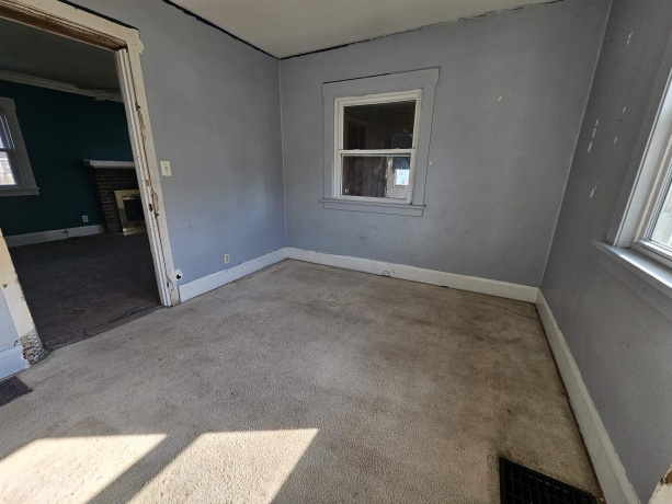 915 Van Wie, ROCKFORD, Illinois 61103, 3 Bedrooms Bedrooms, ,2 BathroomsBathrooms,House,For Sale,Van Wie,202601753