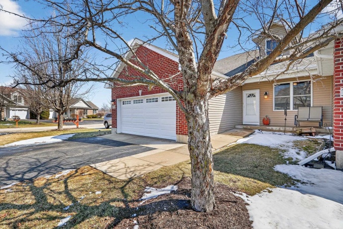 3721 Green Tree, DEKALB, Illinois 60115, 3 Bedrooms Bedrooms, ,3 BathroomsBathrooms,Condominium,For Sale,Green Tree,202601750