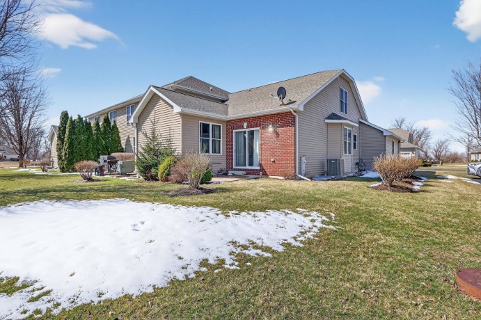 3721 Green Tree, DEKALB, Illinois 60115, 3 Bedrooms Bedrooms, ,3 BathroomsBathrooms,Condominium,For Sale,Green Tree,202601750