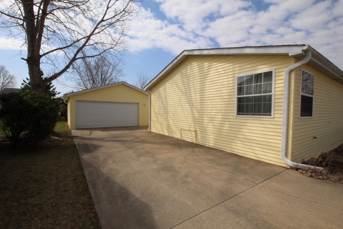 5435 AUTUMN ASH, MACHESNEY PARK, Illinois 61115, 3 Bedrooms Bedrooms, ,2 BathroomsBathrooms,House,For Sale,AUTUMN ASH,202601768