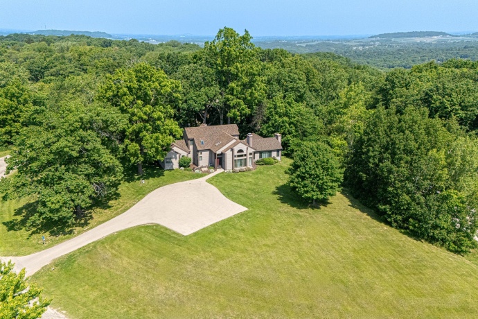 1 Vista Ridge, GALENA, Illinois 61036, 5 Bedrooms Bedrooms, ,5 BathroomsBathrooms,House,For Sale,Vista Ridge,202601306