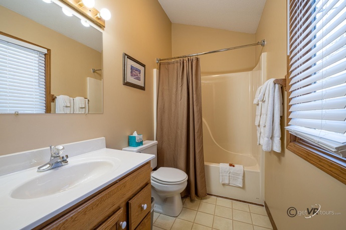 1 Vista Ridge, GALENA, Illinois 61036, 5 Bedrooms Bedrooms, ,5 BathroomsBathrooms,House,For Sale,Vista Ridge,202601306