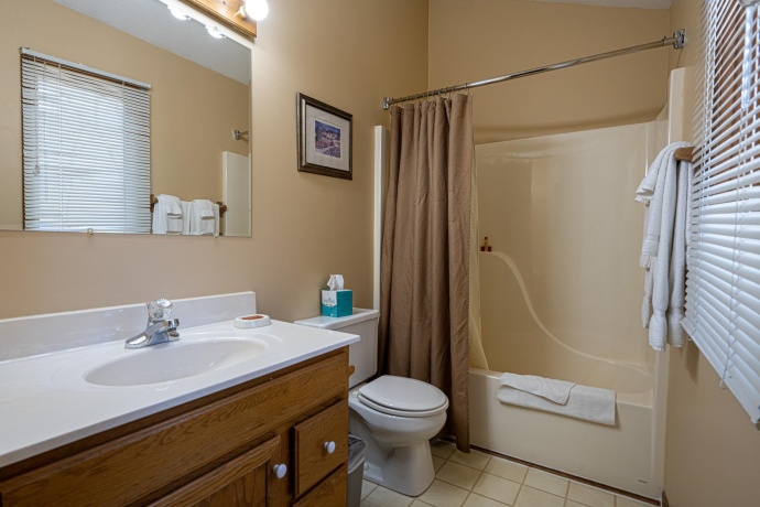 1 Vista Ridge, GALENA, Illinois 61036, 5 Bedrooms Bedrooms, ,5 BathroomsBathrooms,House,For Sale,Vista Ridge,202601306