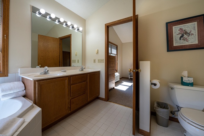 1 Vista Ridge, GALENA, Illinois 61036, 5 Bedrooms Bedrooms, ,5 BathroomsBathrooms,House,For Sale,Vista Ridge,202601306