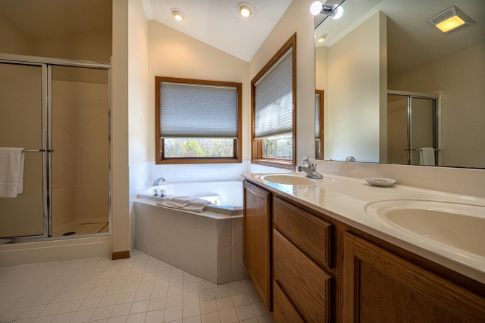 1 Vista Ridge, GALENA, Illinois 61036, 5 Bedrooms Bedrooms, ,5 BathroomsBathrooms,House,For Sale,Vista Ridge,202601306