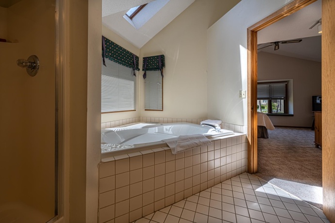 1 Vista Ridge, GALENA, Illinois 61036, 5 Bedrooms Bedrooms, ,5 BathroomsBathrooms,House,For Sale,Vista Ridge,202601306