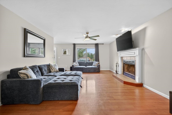 206 Griffin, POPLAR GROVE, Illinois 61065, 4 Bedrooms Bedrooms, ,2 BathroomsBathrooms,House,For Sale,Griffin,202601779