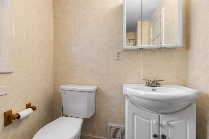 2922 Collins Street, ROCKFORD, Illinois 61108, 2 Bedrooms Bedrooms, ,1 BathroomBathrooms,House,For Sale,Collins Street,202601780