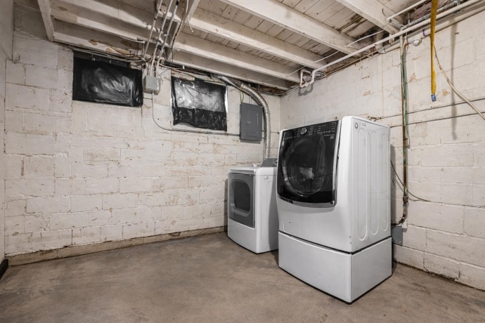 2922 Collins Street, ROCKFORD, Illinois 61108, 2 Bedrooms Bedrooms, ,1 BathroomBathrooms,House,For Sale,Collins Street,202601780