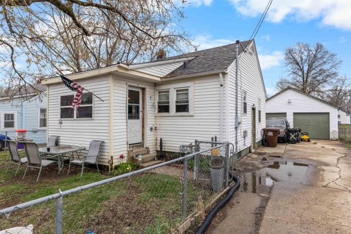 2922 Collins Street, ROCKFORD, Illinois 61108, 2 Bedrooms Bedrooms, ,1 BathroomBathrooms,House,For Sale,Collins Street,202601780