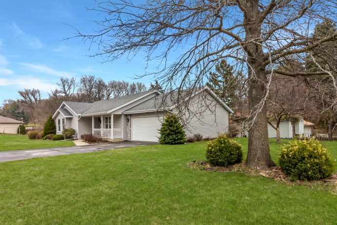 1872 Trainer, ROCKFORD, Illinois 61108, 3 Bedrooms Bedrooms, ,2 BathroomsBathrooms,House,For Sale,Trainer,202601782