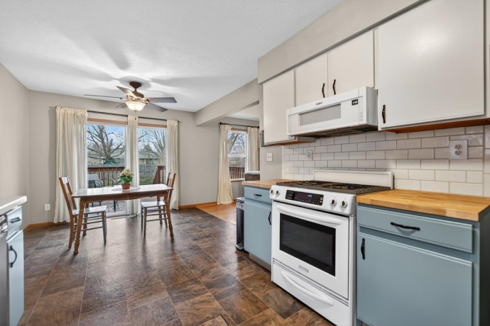 43 THICKET, SOUTH BELOIT, Illinois 61080, 3 Bedrooms Bedrooms, ,2 BathroomsBathrooms,House,For Sale,THICKET,202601785