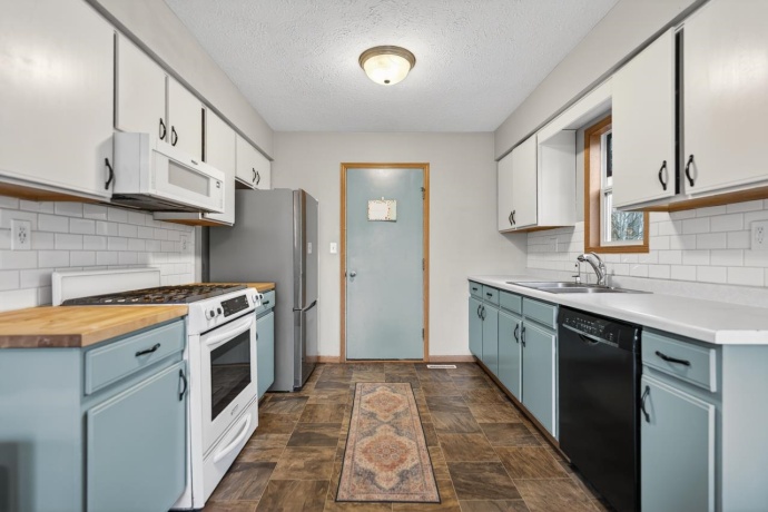 43 THICKET, SOUTH BELOIT, Illinois 61080, 3 Bedrooms Bedrooms, ,2 BathroomsBathrooms,House,For Sale,THICKET,202601785