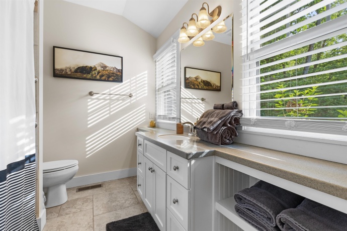 33 Sugarcreek, GALENA, Illinois 61036, 4 Bedrooms Bedrooms, ,2 BathroomsBathrooms,House,For Sale,Sugarcreek,202601130