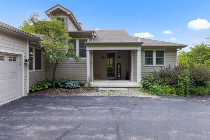 33 Sugarcreek, GALENA, Illinois 61036, 4 Bedrooms Bedrooms, ,2 BathroomsBathrooms,House,For Sale,Sugarcreek,202601130