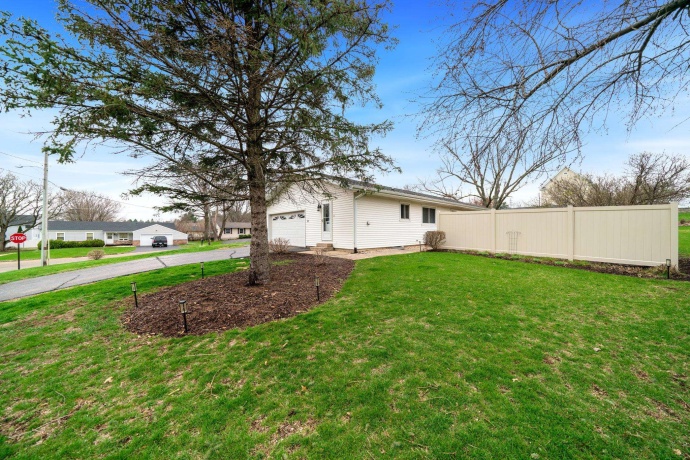 109 13th, OREGON, Illinois 61061, 3 Bedrooms Bedrooms, ,3 BathroomsBathrooms,House,For Sale,13th,202601791