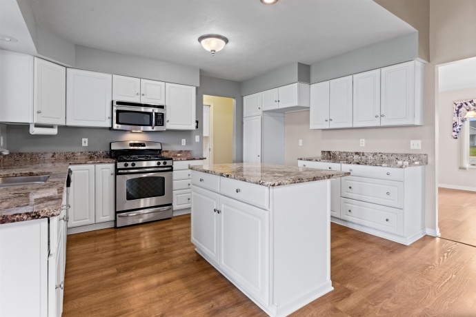 144 Glen Abbey, ROCKFORD, Illinois 61107, 3 Bedrooms Bedrooms, ,4 BathroomsBathrooms,House,For Sale,Glen Abbey,202601793