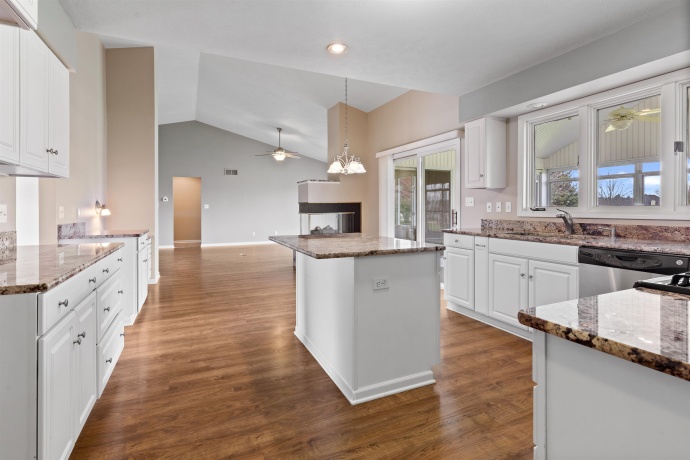 144 Glen Abbey, ROCKFORD, Illinois 61107, 3 Bedrooms Bedrooms, ,4 BathroomsBathrooms,House,For Sale,Glen Abbey,202601793