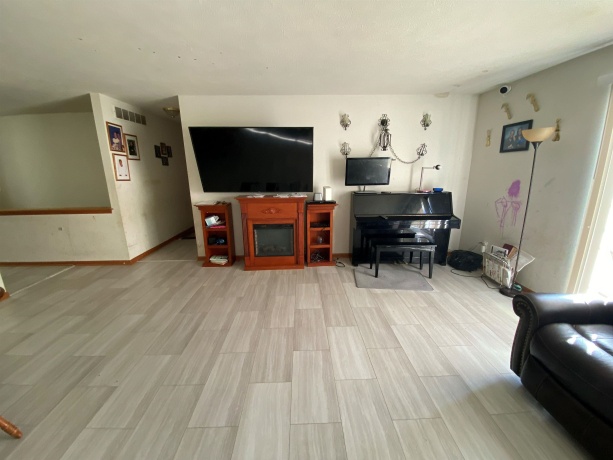 435 Waveland, ROCKFORD, Illinois 61102, 3 Bedrooms Bedrooms, ,2 BathroomsBathrooms,House,For Sale,Waveland,202601123