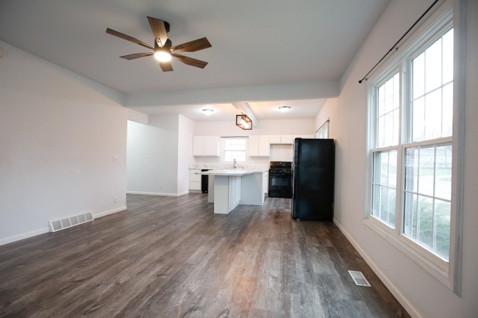 529 McKenney, DIXON, Illinois 61021, 4 Bedrooms Bedrooms, ,2 BathroomsBathrooms,House,For Sale,McKenney,202601796