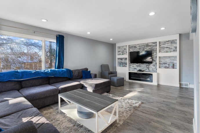 918 Mayfair, ROCKFORD, Illinois 61107, 3 Bedrooms Bedrooms, ,1 BathroomBathrooms,House,For Sale,Mayfair,202601153