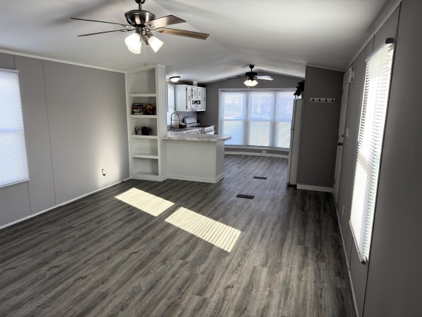 594 Park, BELVIDERE, Illinois 61008, 2 Bedrooms Bedrooms, ,1 BathroomBathrooms,House,For Sale,Park,202601798