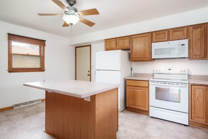 6435 COLUMBINE, ROCKFORD, Illinois 61108, 3 Bedrooms Bedrooms, ,2 BathroomsBathrooms,House,For Sale,COLUMBINE,202601799