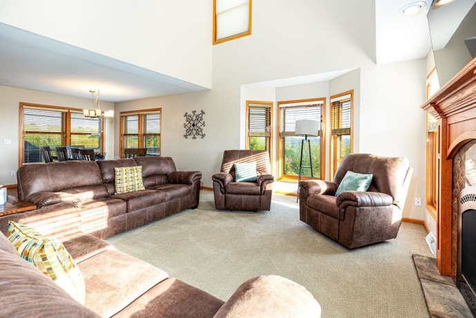 1 Eagle, GALENA, Illinois 61036, 5 Bedrooms Bedrooms, ,3 BathroomsBathrooms,House,For Sale,Eagle,202601808