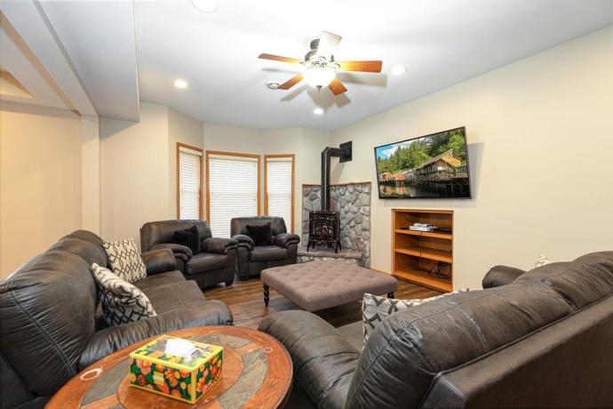 1 Eagle, GALENA, Illinois 61036, 5 Bedrooms Bedrooms, ,3 BathroomsBathrooms,House,For Sale,Eagle,202601808