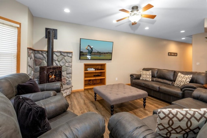 1 Eagle, GALENA, Illinois 61036, 5 Bedrooms Bedrooms, ,3 BathroomsBathrooms,House,For Sale,Eagle,202601808