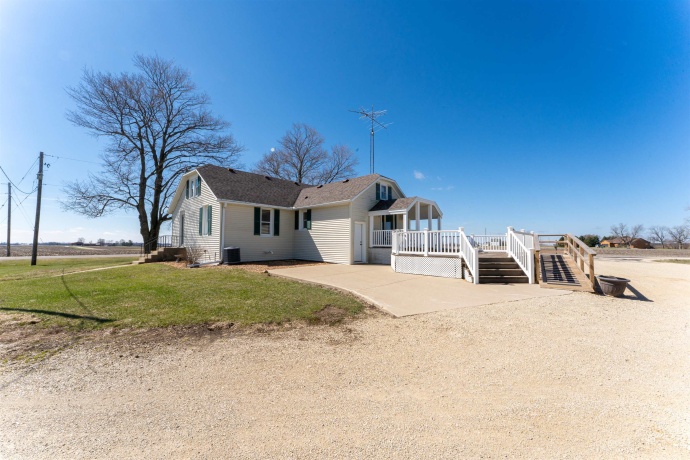 3405 White Rock, ROCHELLE, Illinois 61068, 4 Bedrooms Bedrooms, ,2 BathroomsBathrooms,House,For Sale,White Rock,202601812