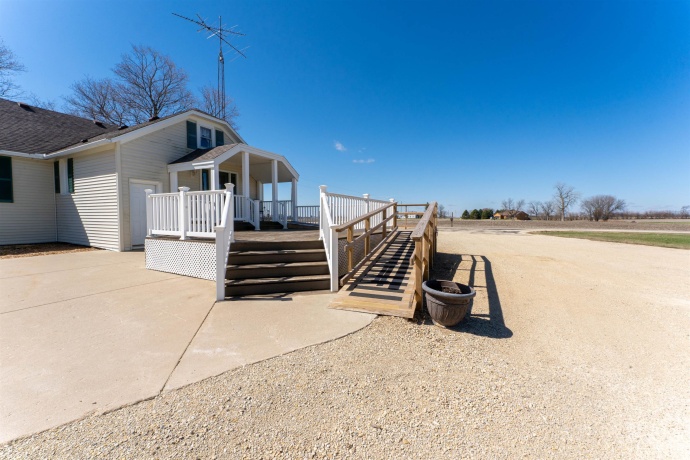 3405 White Rock, ROCHELLE, Illinois 61068, 4 Bedrooms Bedrooms, ,2 BathroomsBathrooms,House,For Sale,White Rock,202601812