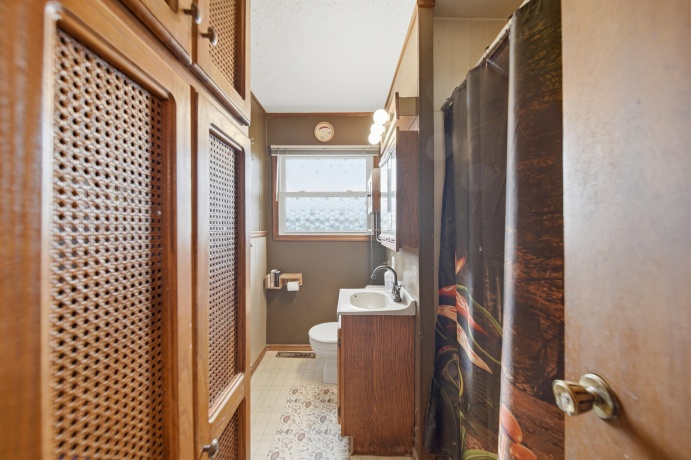 2008 6th, STERLING, Illinois 61081, 3 Bedrooms Bedrooms, ,1 BathroomBathrooms,House,For Sale,6th,202601816