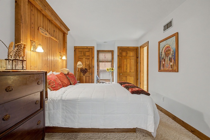 4 Juniper, GALENA, Illinois 61036, 2 Bedrooms Bedrooms, ,3 BathroomsBathrooms,House,For Sale,Juniper,202601818