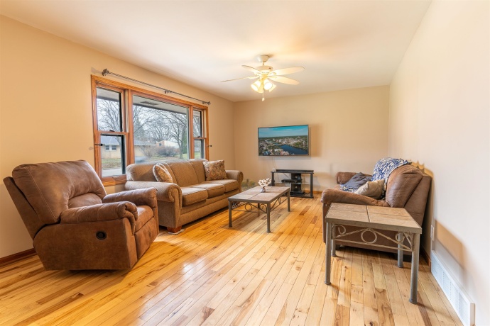 4025 LARAMIE, ROCKFORD, Illinois 61108, 3 Bedrooms Bedrooms, ,2 BathroomsBathrooms,House,For Sale,LARAMIE,202601819