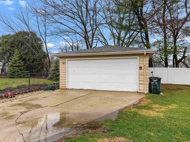 2211 Montana, ROCKFORD, Illinois 61108, 3 Bedrooms Bedrooms, ,1 BathroomBathrooms,House,For Sale,Montana,202601821