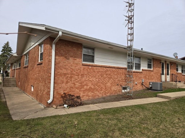 551 Donna, ROCKFORD, Illinois 61107, ,3 - 4 Units,For Sale,Donna,202601623