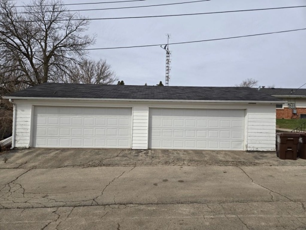 551 Donna, ROCKFORD, Illinois 61107, ,3 - 4 Units,For Sale,Donna,202601623