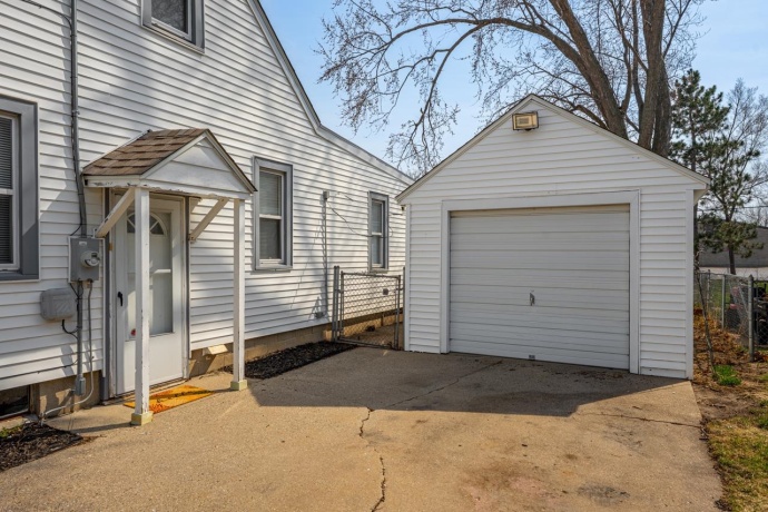 711 Renrose, LOVES PARK, Illinois 61111, 3 Bedrooms Bedrooms, ,1 BathroomBathrooms,House,For Sale,Renrose,202601844