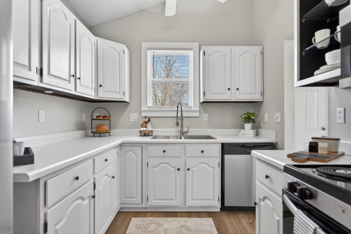 711 Renrose, LOVES PARK, Illinois 61111, 3 Bedrooms Bedrooms, ,1 BathroomBathrooms,House,For Sale,Renrose,202601844