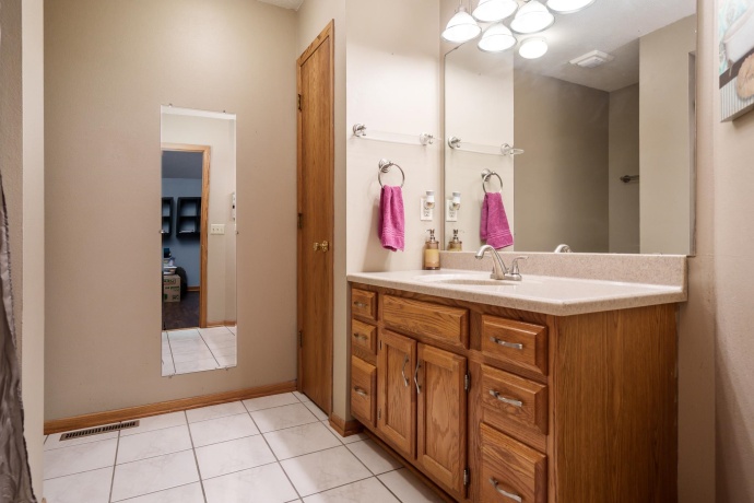 6571 Chartwell, ROCKFORD, Illinois 61107, 4 Bedrooms Bedrooms, ,2 BathroomsBathrooms,House,For Sale,Chartwell,202601846