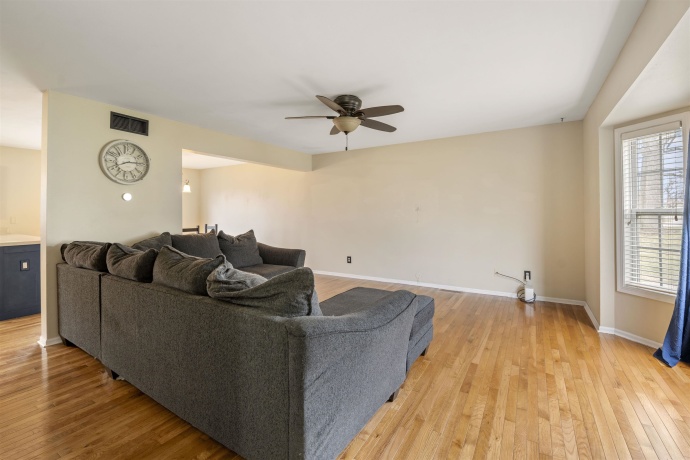 918 JULIEN, BELVIDERE, Illinois 61008, 3 Bedrooms Bedrooms, ,2 BathroomsBathrooms,House,For Sale,JULIEN,202601848