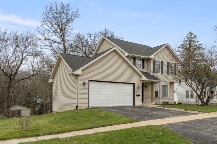 918 JULIEN, BELVIDERE, Illinois 61008, 3 Bedrooms Bedrooms, ,2 BathroomsBathrooms,House,For Sale,JULIEN,202601848