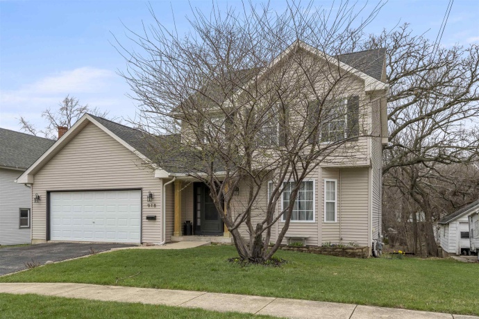 918 JULIEN, BELVIDERE, Illinois 61008, 3 Bedrooms Bedrooms, ,2 BathroomsBathrooms,House,For Sale,JULIEN,202601848