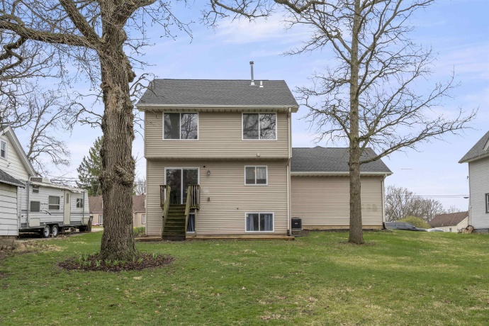 918 JULIEN, BELVIDERE, Illinois 61008, 3 Bedrooms Bedrooms, ,2 BathroomsBathrooms,House,For Sale,JULIEN,202601848