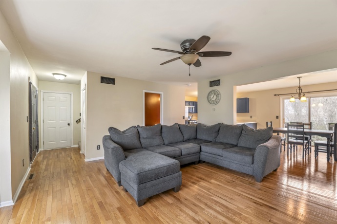 918 JULIEN, BELVIDERE, Illinois 61008, 3 Bedrooms Bedrooms, ,2 BathroomsBathrooms,House,For Sale,JULIEN,202601848