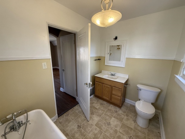 618 Harvey, FREEPORT, Illinois 61032, 3 Bedrooms Bedrooms, ,2 BathroomsBathrooms,House,For Sale,Harvey,202601820